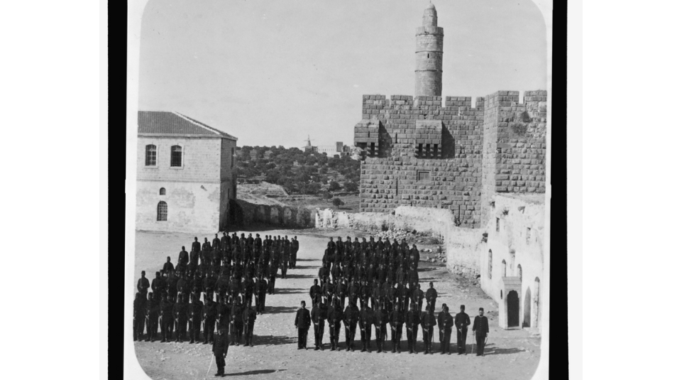 חיילים-טורקים-מתאמנים-במגדל-דוד-1917–1900_מחלקת-הצילום-של-המושבה-האמריקאית-ספריית-הקונגרס